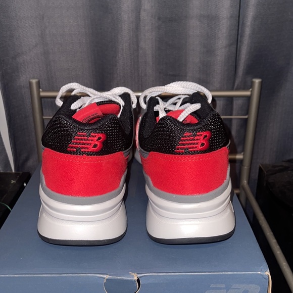 New balance - Picture 3 of 6